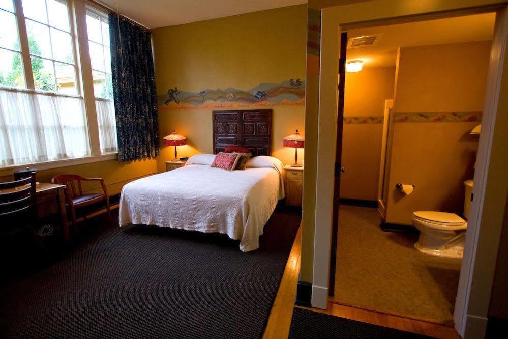 Mcmenamins Kennedy School Hotel Portland